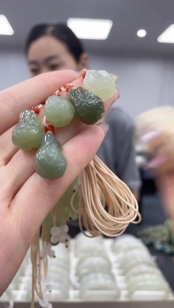 和田玉未镶嵌颈饰多样性拍一发一白菜z颜色随机