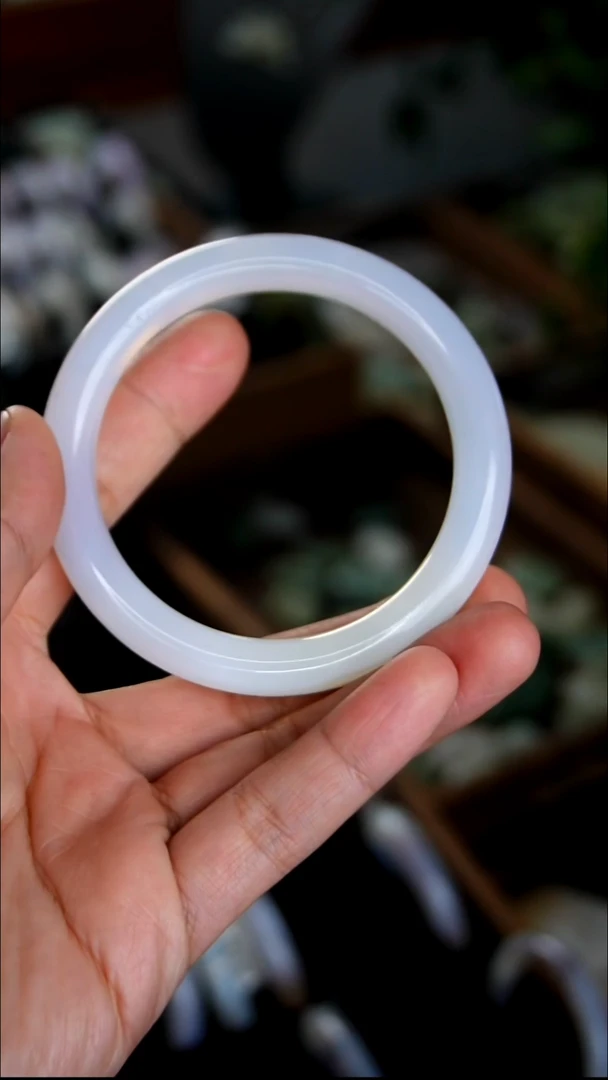 颈饰未镶嵌和田玉2.4   60圈口