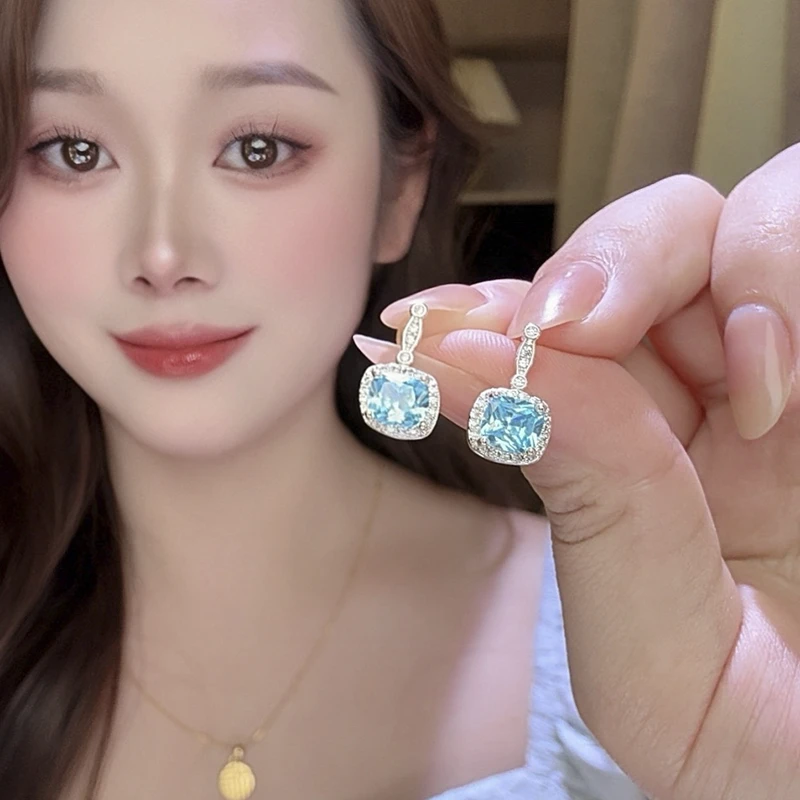 铜合金仿水晶耳饰 蓝色水晶方形吊坠耳钉女气质轻奢风设计感耳环