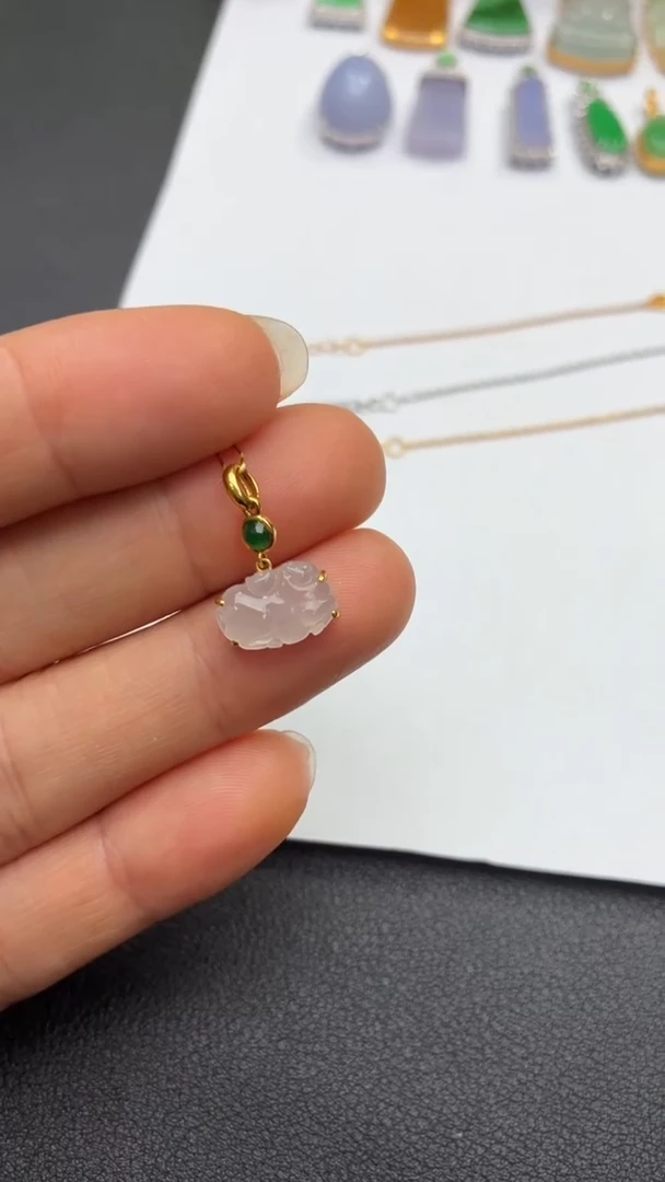 颈饰18K金镶嵌翡翠天然翡翠A货