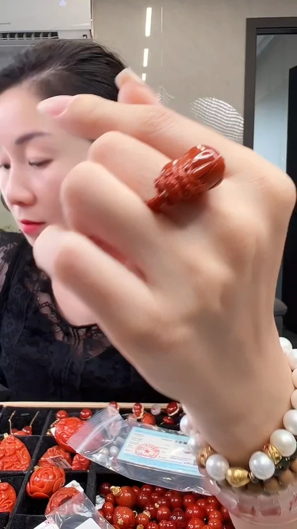 未镶嵌戒指南红玛瑙/18K金设计款