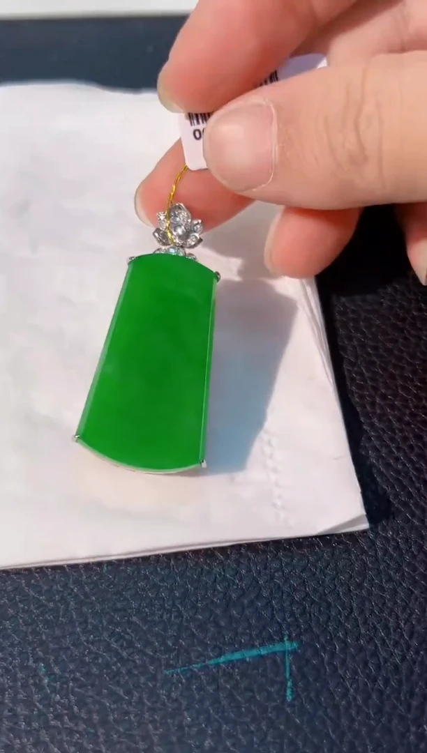 颈饰18K金镶嵌翡翠 缅料A货/支持复检/一件