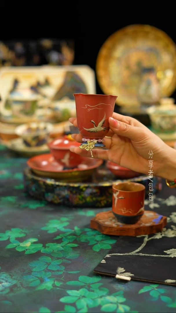 【闪购商品】红色仙鹤···········花口杯