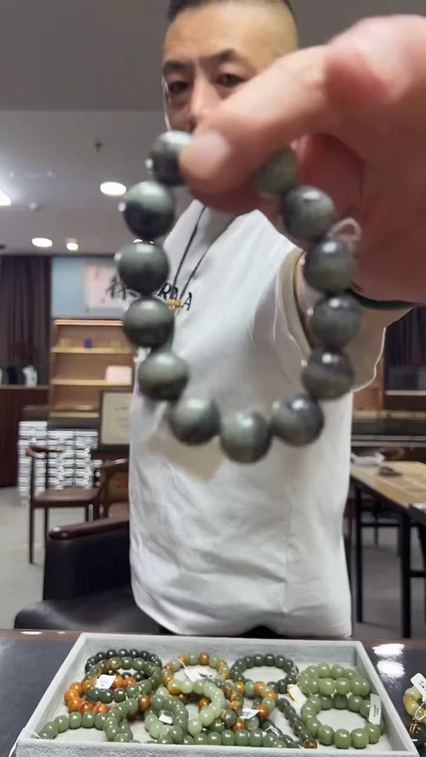 未镶嵌手链透闪石质玉聚宝盆
