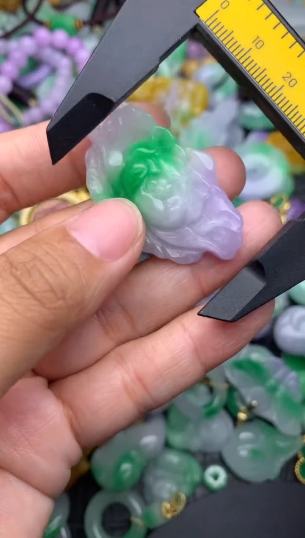 颈饰未镶嵌翡翠天然缅甸翡翠吊坠