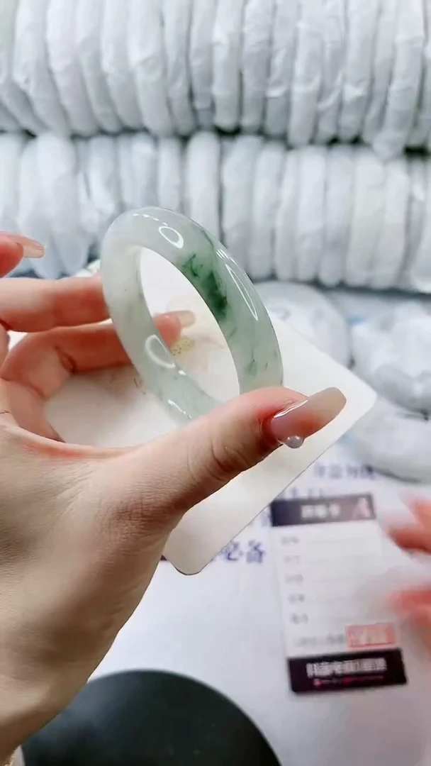 【闪购商品】石英质玉手镯未镶嵌0112450501-多样性发货