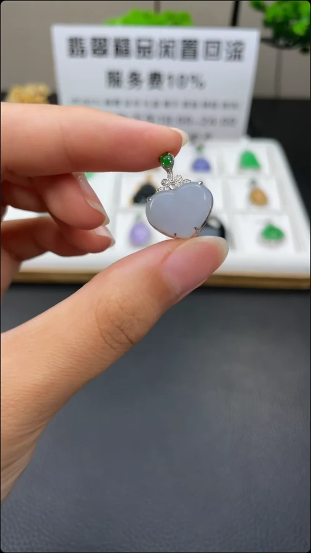 翡翠18K金镶嵌颈饰天然缅甸A货翡翠18k金镶嵌吊坠