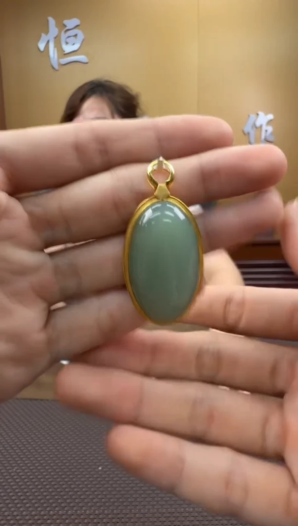 和田玉18K金镶嵌颈饰挂件