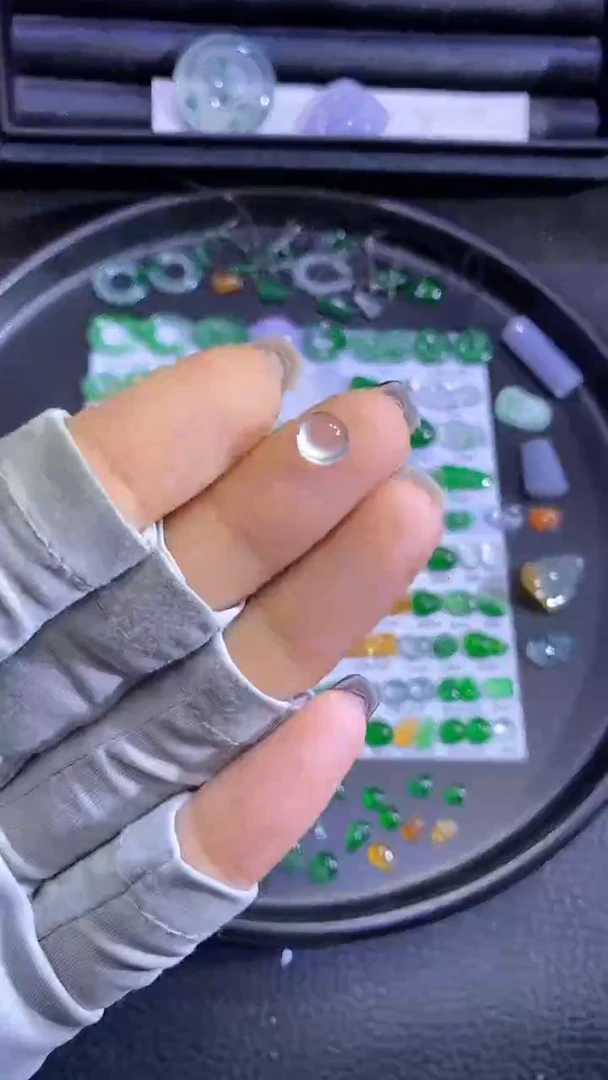 未镶嵌挂件翡翠蛋面