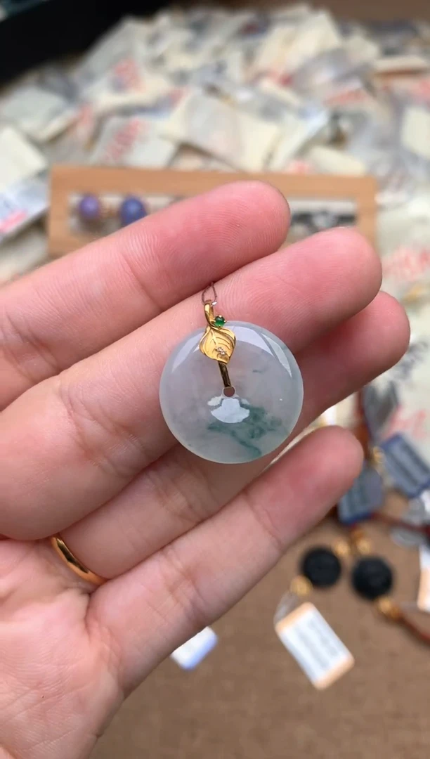 18K金镶嵌挂件翡翠一