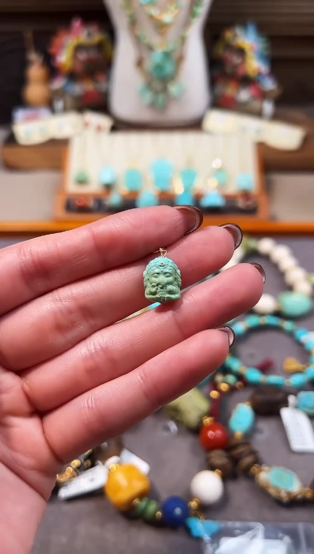 18K金镶嵌绿松石提溜象神