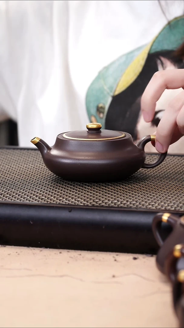茶壶紫砂四号井茄皮紫泥描金新品桑盘160cc