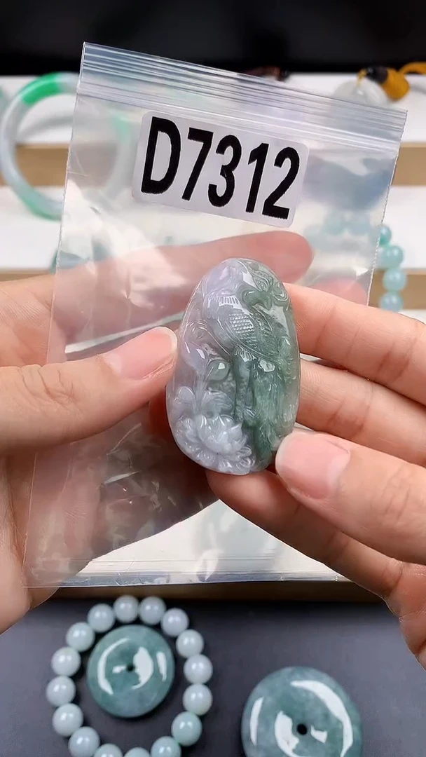 颈饰未镶嵌翡翠天然翡翠吊坠挂件