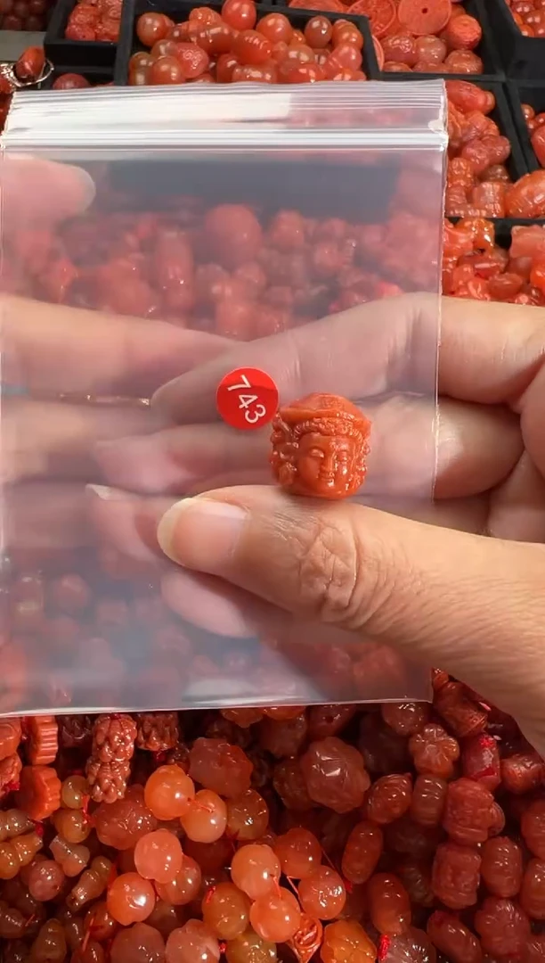 南红玛瑙未镶嵌颈饰1