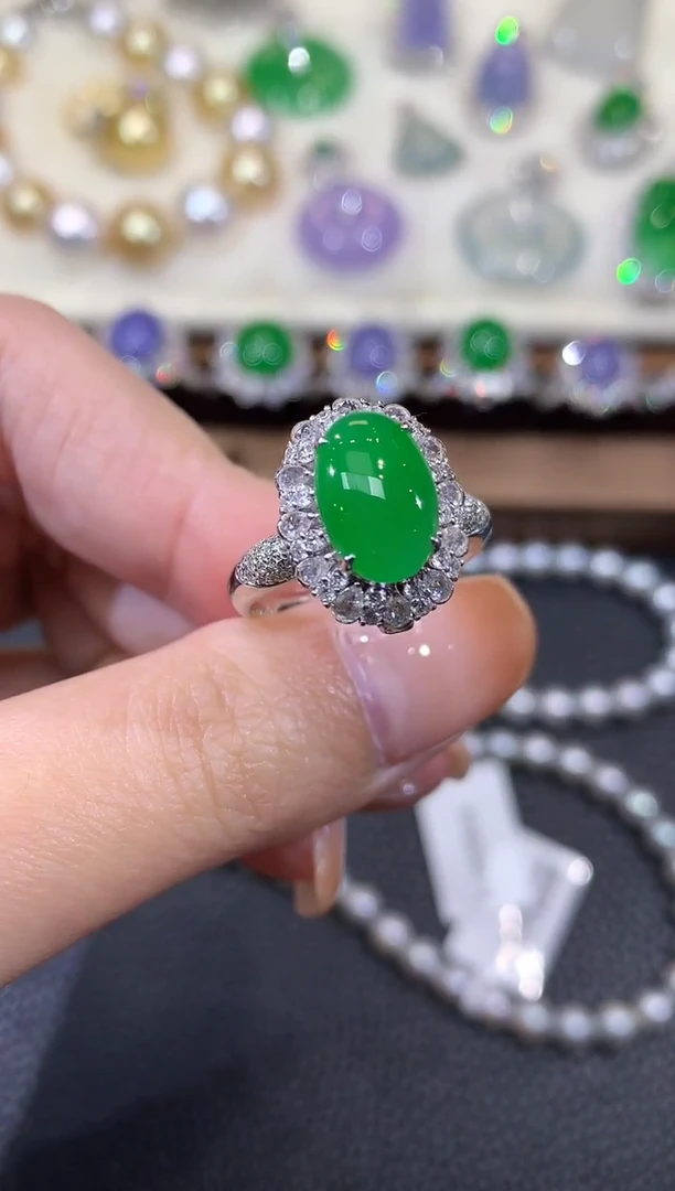 18K金镶嵌戒指翡翠C64