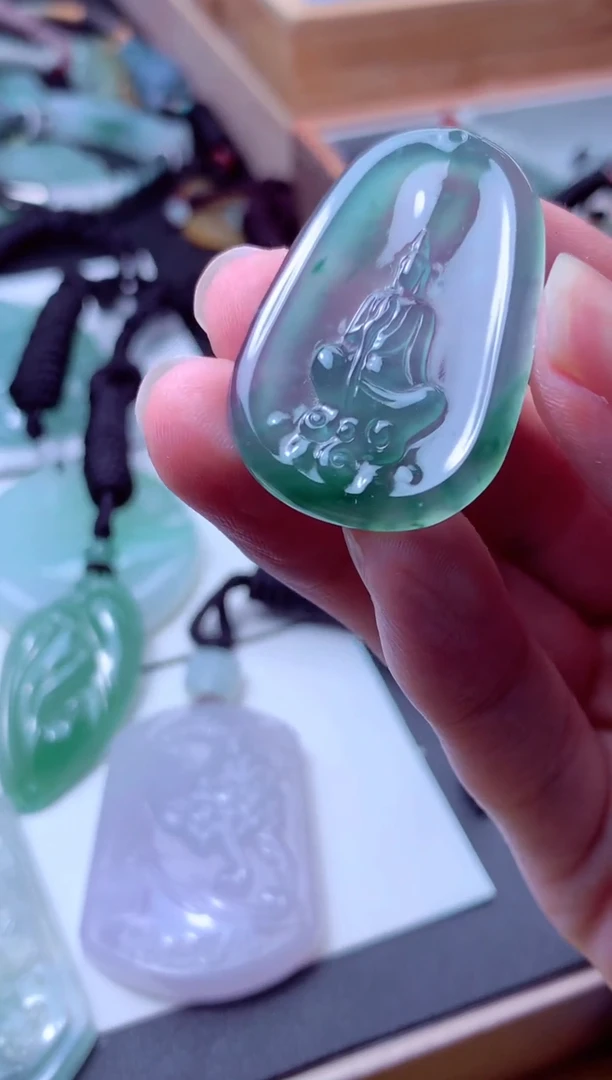 颈饰未镶嵌翡翠天然A货翡翠 天然A货翡翠天然翡翠多样性发货 发一