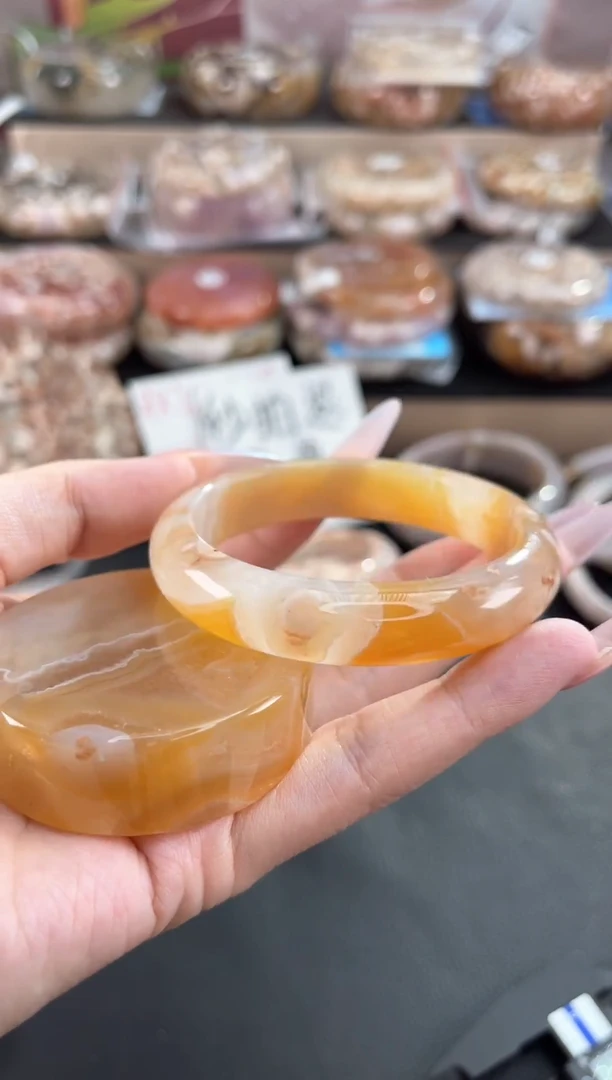 未镶嵌手镯石英质玉54