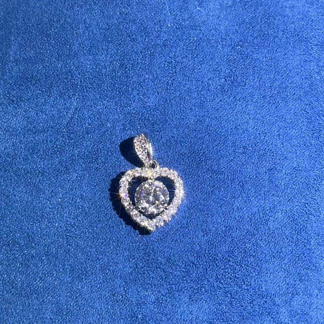 s10084白色爱心吊坠多样性发货