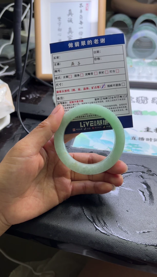 未镶嵌手镯定制翡翠关****e定制手镯不退不换