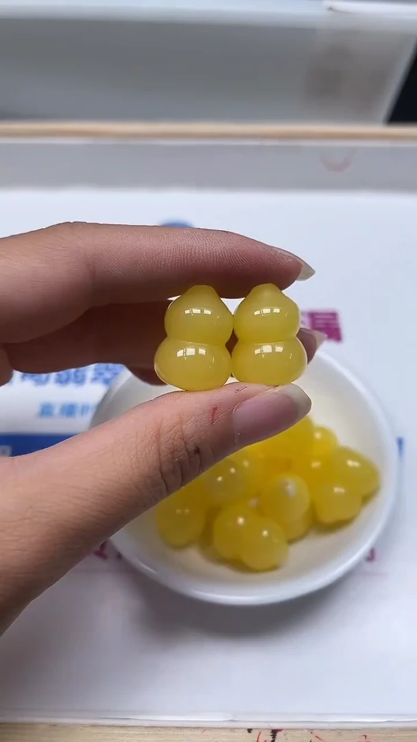 裸石蜜蜡未镶嵌A1796 蜜蜡 通孔葫芦1个8元