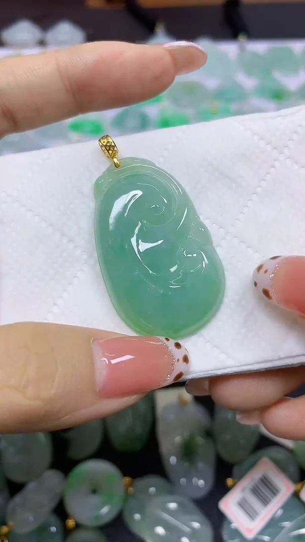 颈饰18K金镶嵌翡翠天然翡翠A货
