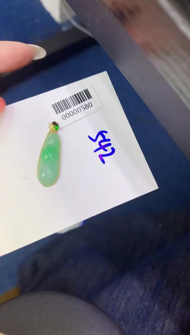 翡翠18K金镶嵌颈饰缅甸天然翡翠A货