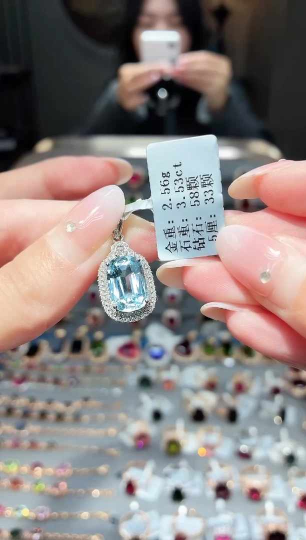 18K金镶嵌颈饰海蓝宝石3.53ct