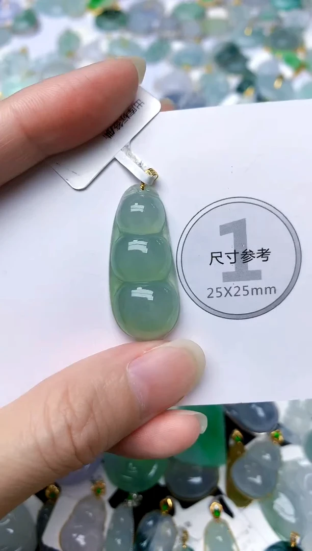 颈饰18K金镶嵌翡翠天然A货翡翠