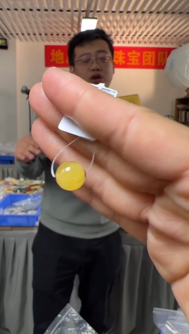 【闪购商品】琥珀颈饰18K金镶嵌9mm蜜蜡圆珠配链