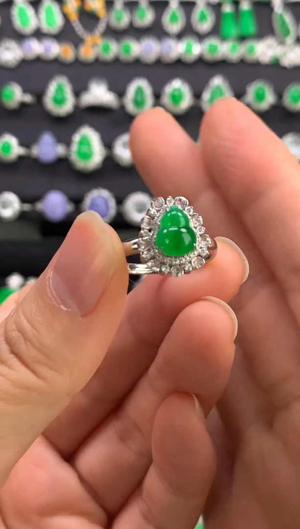 18K金镶嵌戒指翡翠1