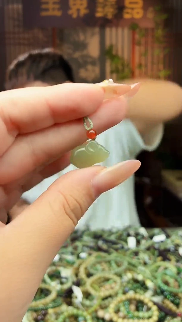 和田玉未镶嵌颈饰拍一发一