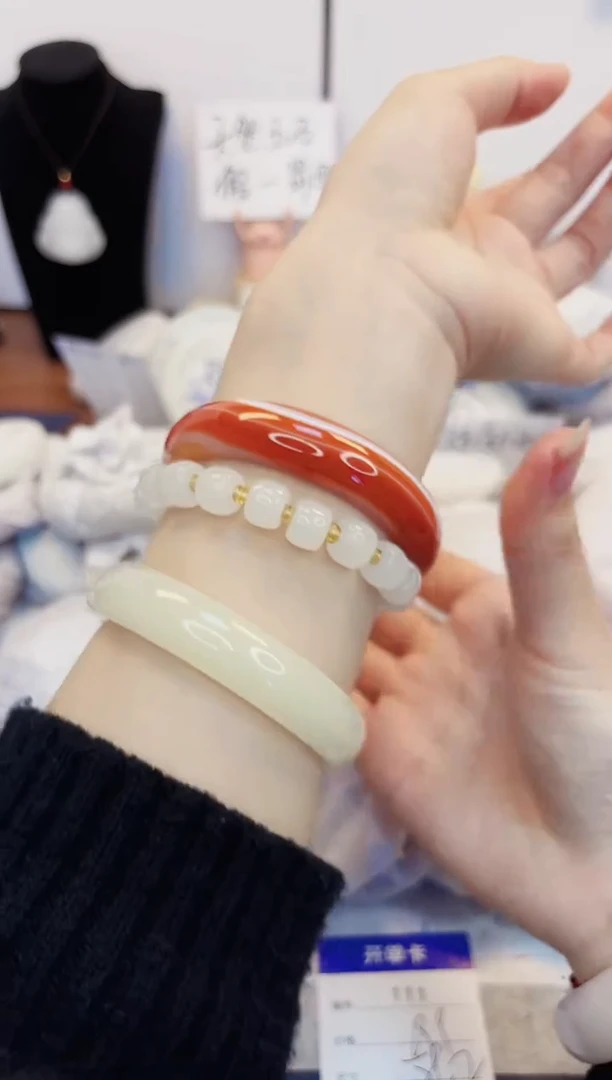 【闪购商品】石英质玉手镯未镶嵌111-玛瑙圈口58