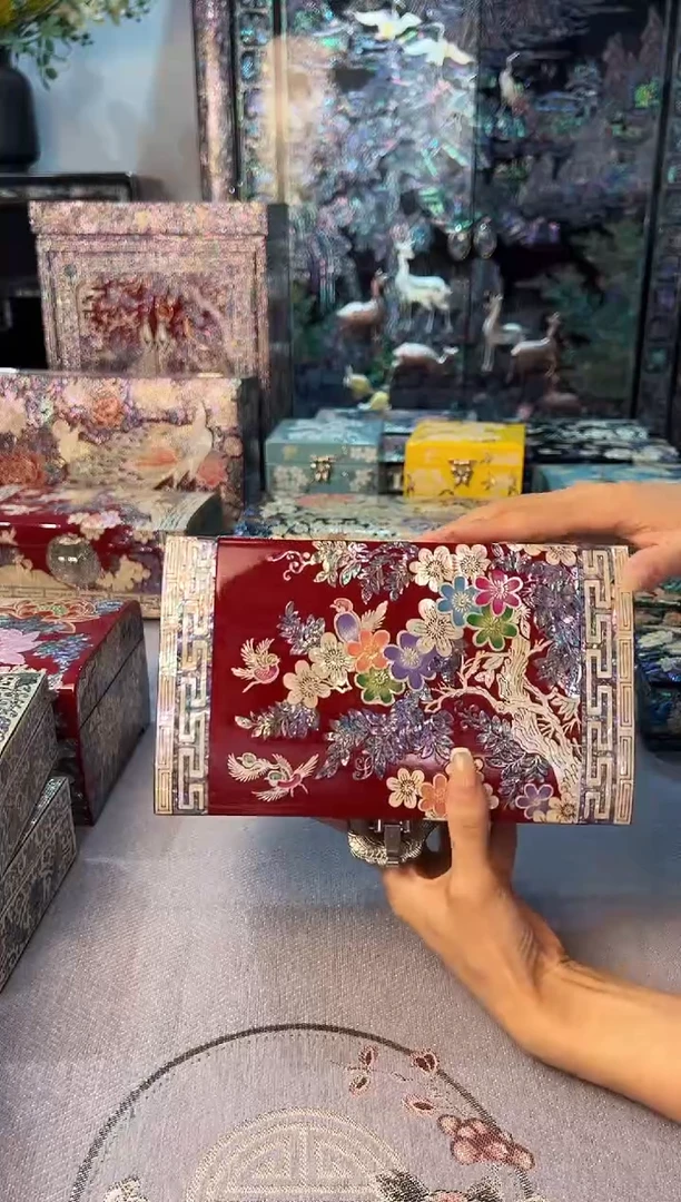 绒布底·弘贝雅螺钿漆器文化馆