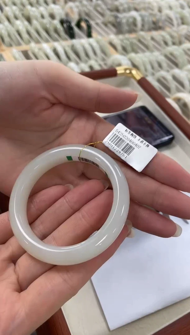 未镶嵌手镯和田玉51-52圈口 9701