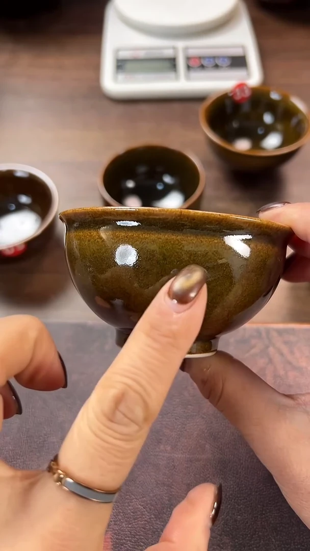 吉善于黄色的主人杯