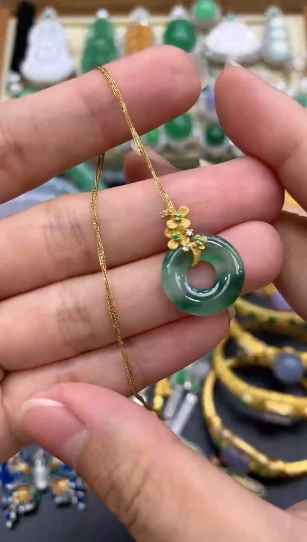 翡翠18K金镶嵌颈饰300-中国好珍宝