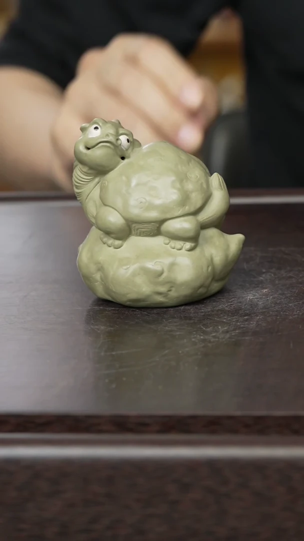 紫砂茶宠回头龙龟