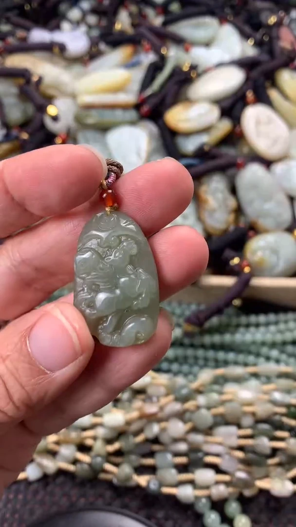 【闪购商品】和田玉颈饰未镶嵌多样性发货没有证书拍一发一有瑕