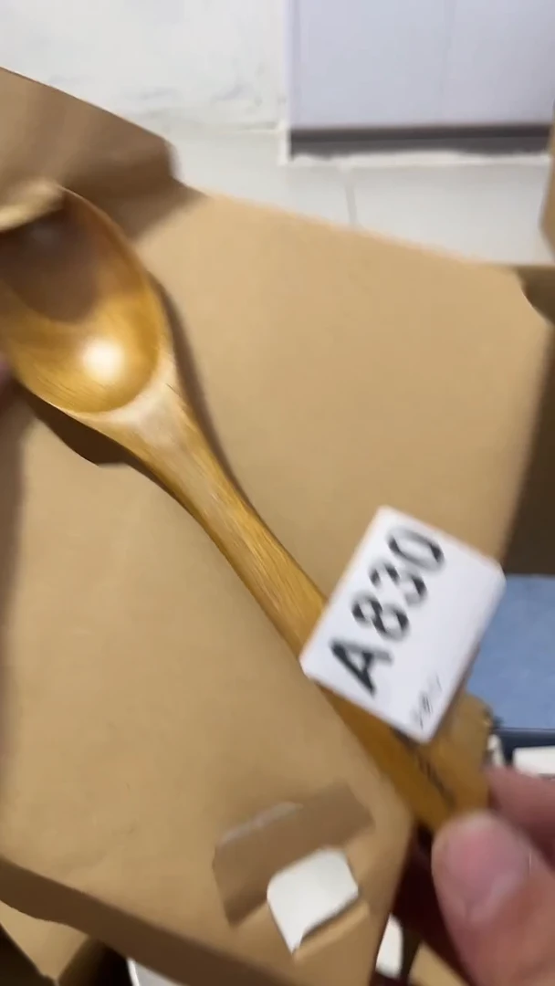 紫砂瓷器水杯一物一拍M****s瓷器水杯一物一拍