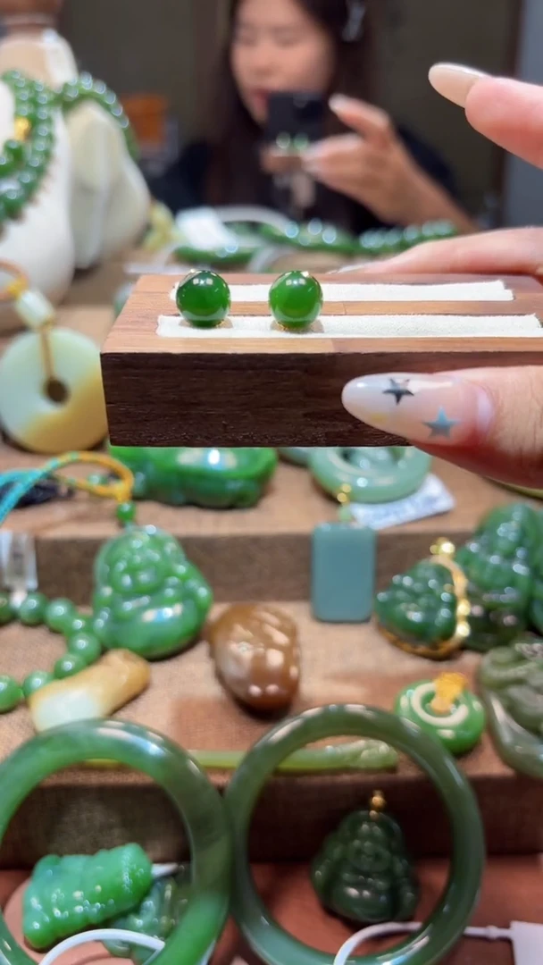 和田玉（碧玉）18K金镶嵌颈饰1