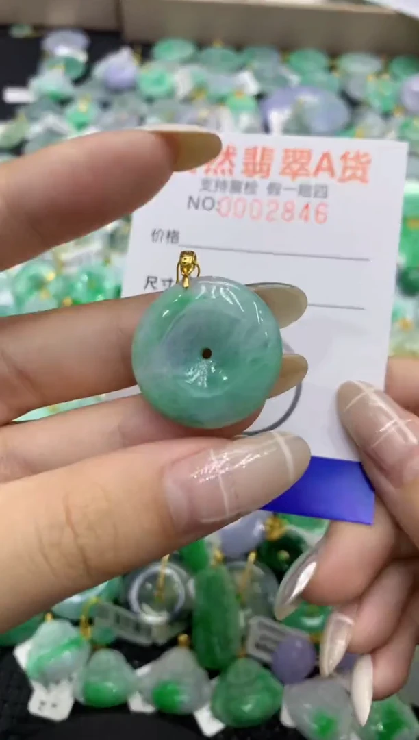 颈饰未镶嵌翡翠天然缅甸翡翠A货