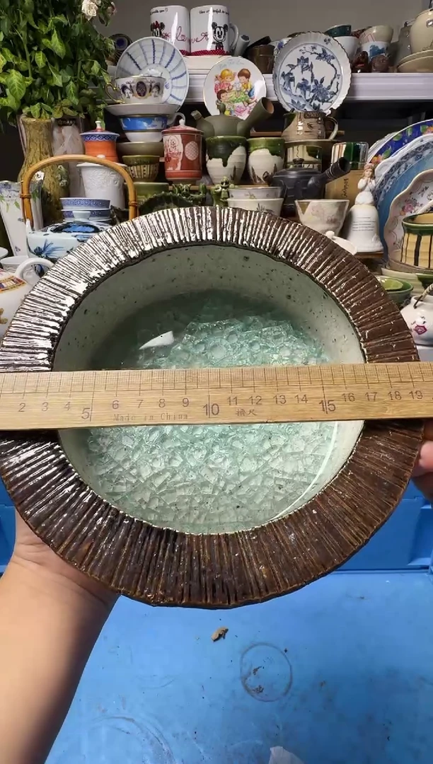 中古瓷器，默认微瑕-很重的一个器形。无底款。043