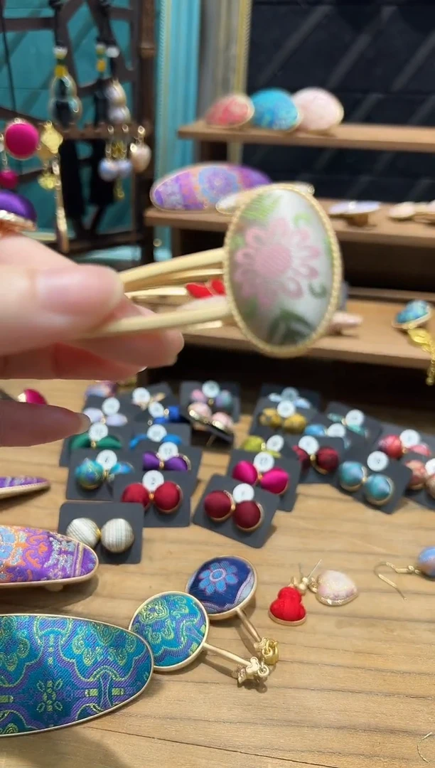 【闪购商品】【孤品车2.11】浅色粉花椭圆鸭嘴夹