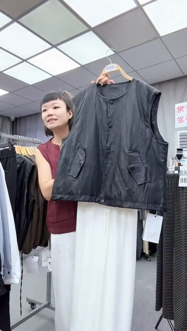 单马甲   大哥家漂亮衣服漂亮颜色