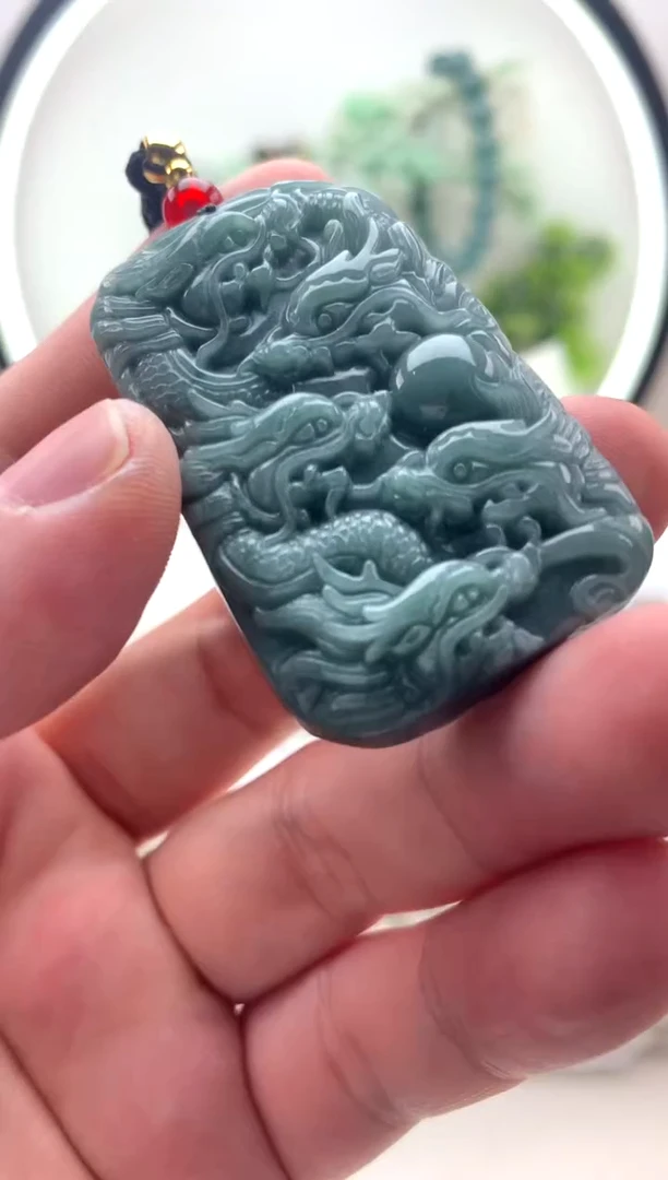 翡翠未镶嵌颈饰九龙