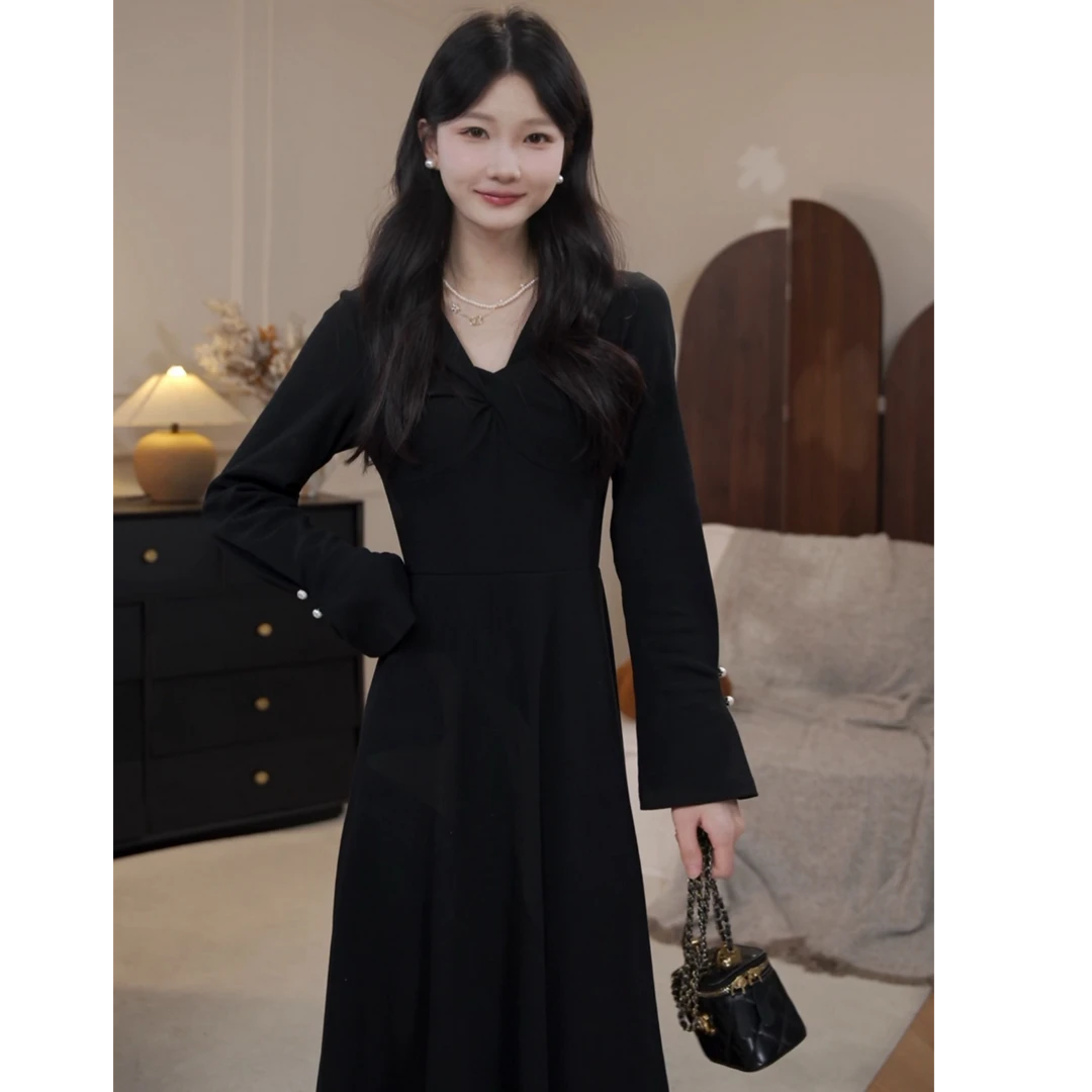 鹿向南「馥郁晚香」气质设计感女秋季新款显瘦V领连衣裙