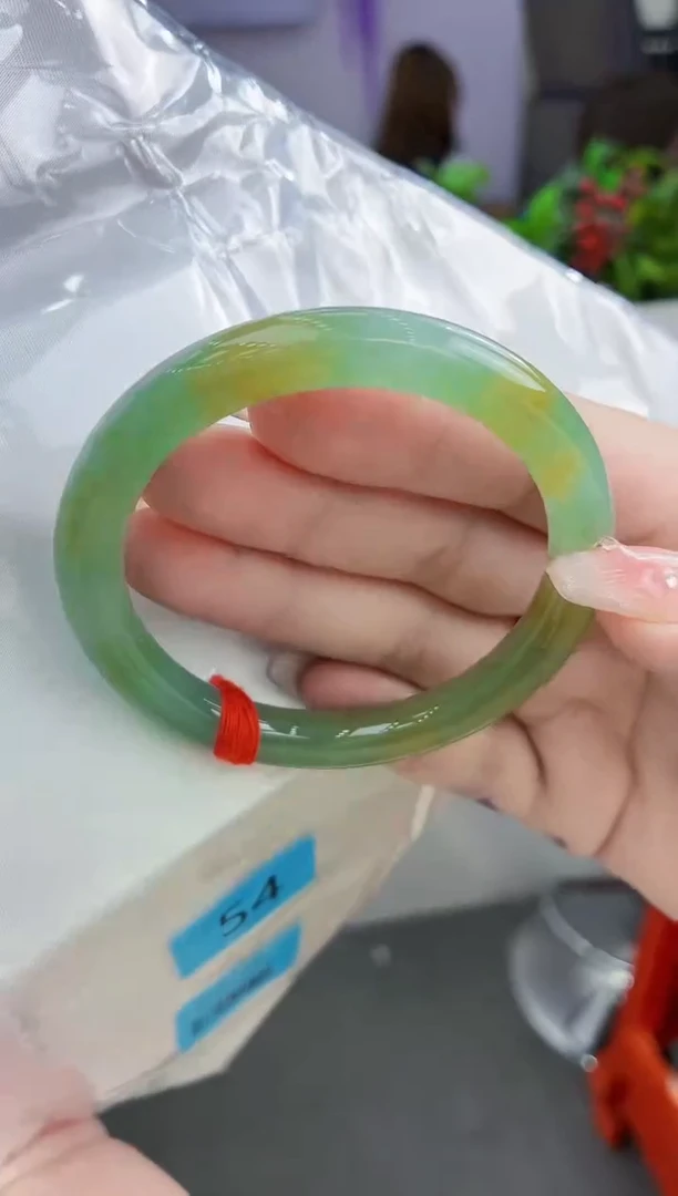 翡翠手镯未镶嵌翡翠手镯