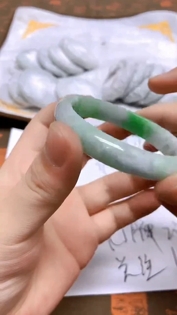 未镶嵌手镯翡翠185
