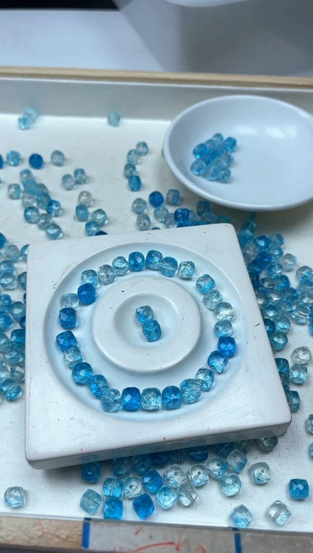 未镶嵌散珠托帕石D492 蓝托 帕方糖8mm10个8元