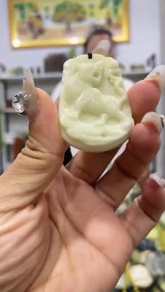 岫玉未镶嵌吊坠